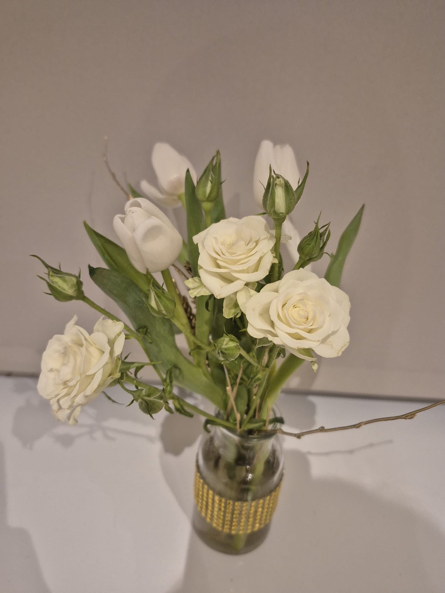 Set of 10 fresh table arrangements (vases & local delivery included)