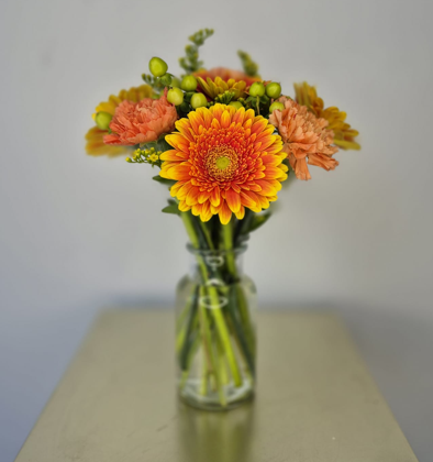 Set of 10 fresh table arrangements (vases & local delivery included)